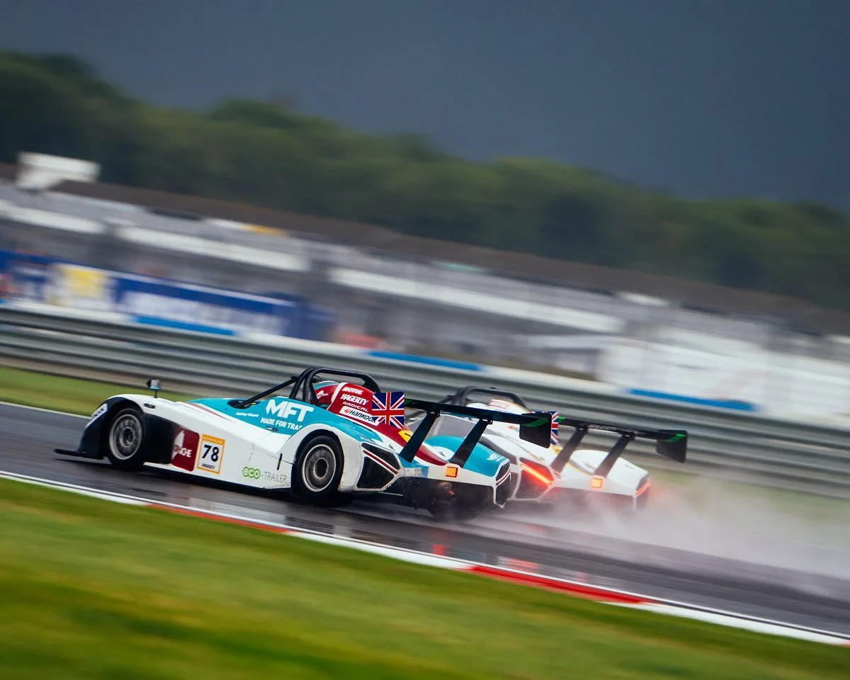 Wet racing at Donnington Park